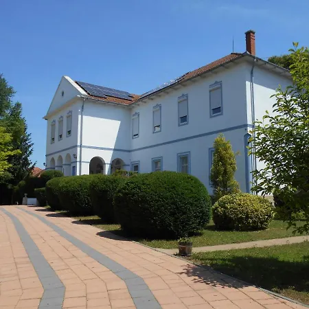 Fábiánics Kastély Bed and breakfast