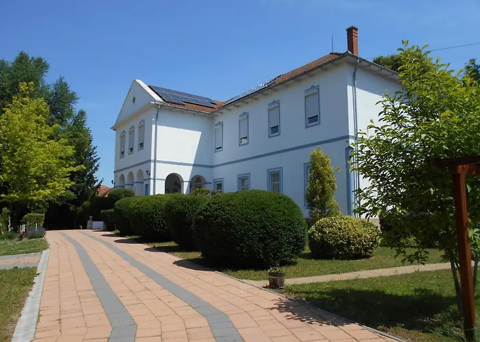 Fábiánics Kastély Bed and breakfast