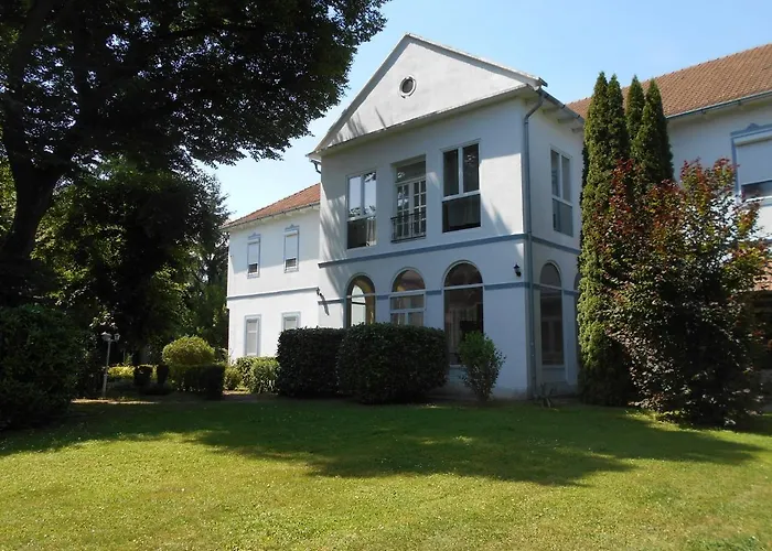 Bed and breakfast Fábiánics Kastély 3*