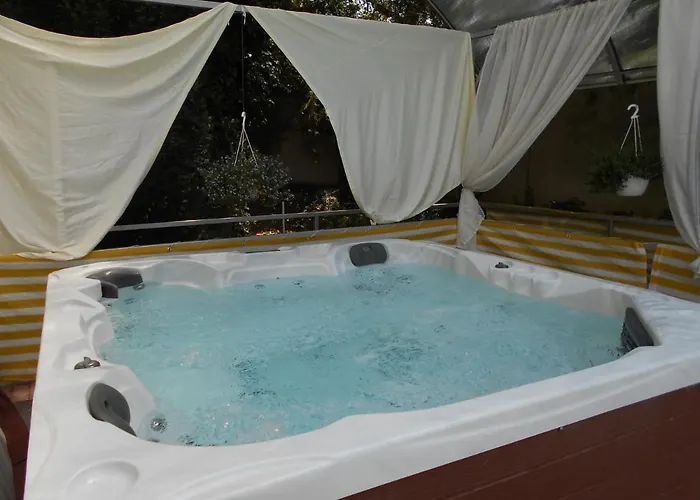 Fábiánics Kastély Bed and breakfast