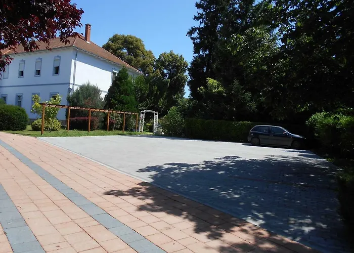 Fábiánics Kastély Bed and breakfast Misefa