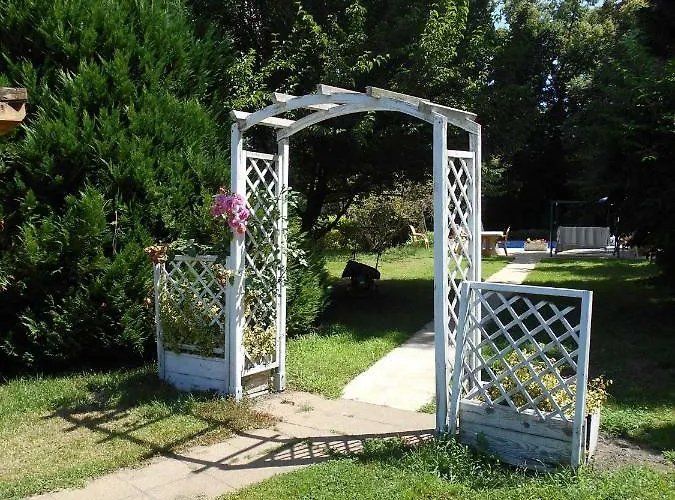 Fábiánics Kastély Bed and breakfast Misefa